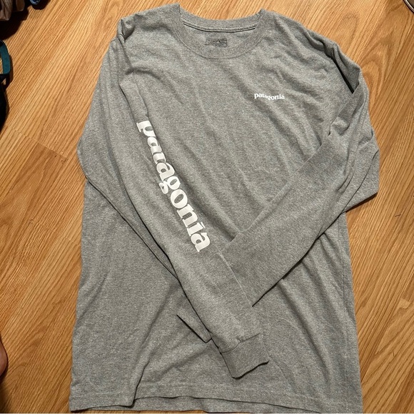 Patagonia T-Shirt Mens Medium Gray P6 Logo Long Sleeve Responsibili-Tee Reg Fit - Picture 1 of 6